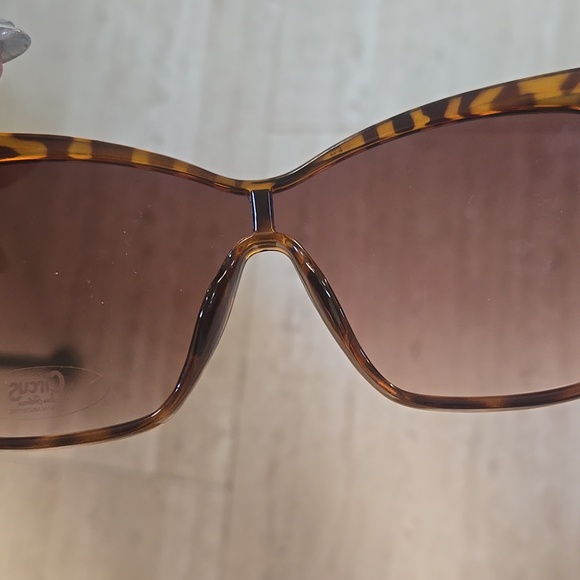 New Circus by Sam Edelman Oversized Brown Tortoise Cat Eye Sunglasses - Picture 8 of 9
